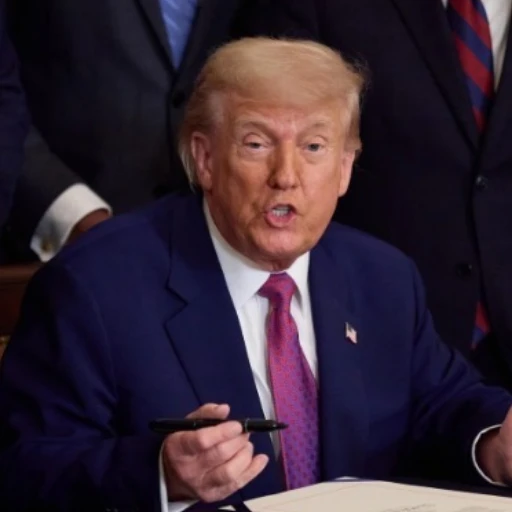 Juez anula política Trump que pausó proceso migratorio y de asilo de personas de 39 países
