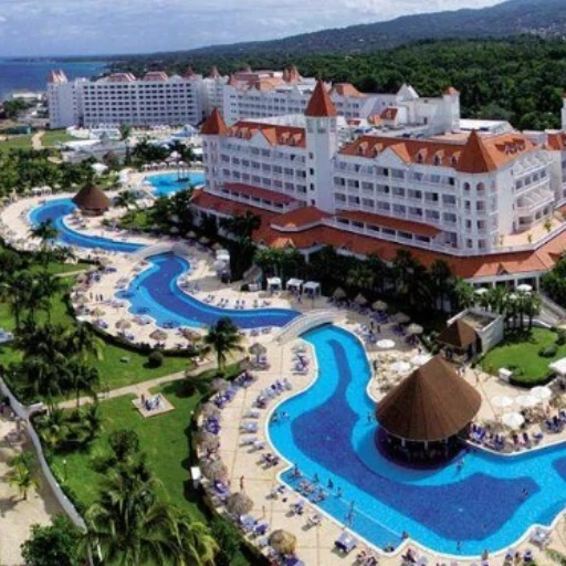 Reapertura de hoteles impulsa el turismo en Jamaica tras daños del huracán Melissa