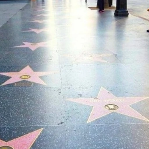 Karol G, Pedro Pascal y Lisa Kudrow recibirán una estrella en el Paseo de la Fama en 2027