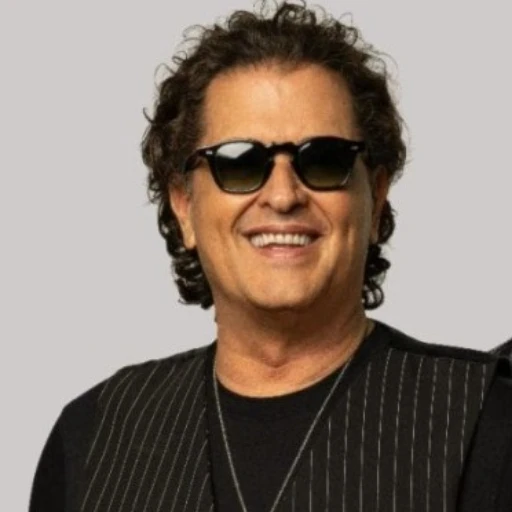 Carlos Vives estrena videoclip del tema 'Buscando el mar' junto a Juan Luis Guerra