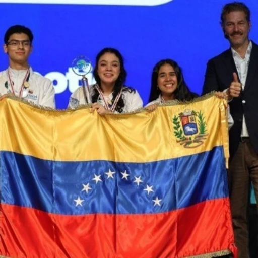 Venezolana Angelina Ferrer Romero gana medalla de oro en la Olimpiada Mundial de Robótica en Turquía